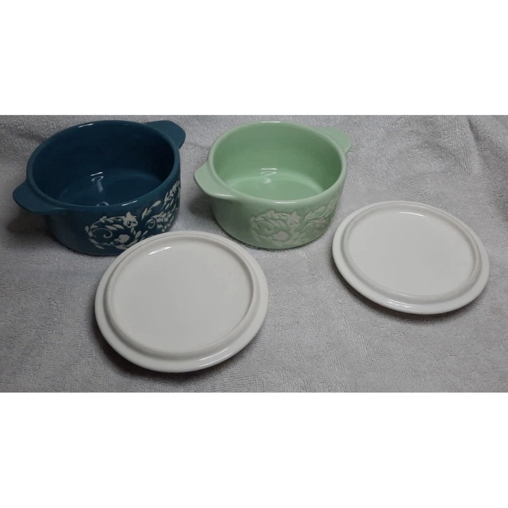 Two Pioneer Woman PRAIRIE SIGNATURE Mini Ceramic Casseroles with Lids - Picture 2 of 4